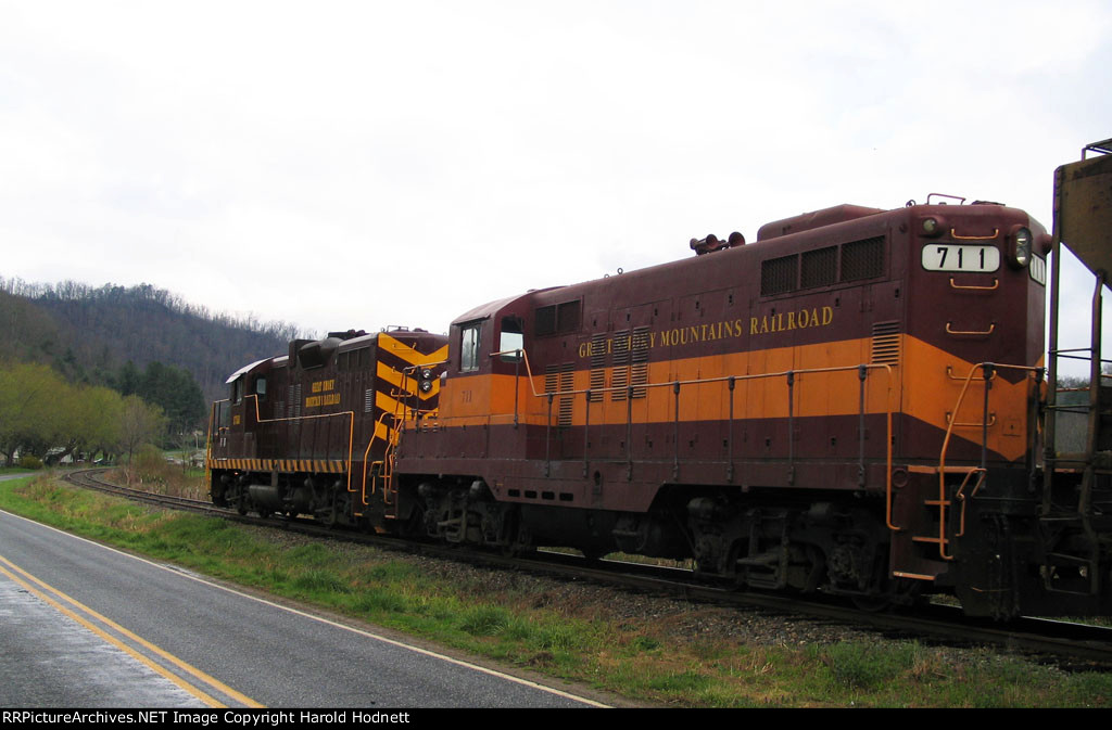 GSMR 1751 & 711 lead a train westbound